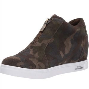Blondo Waterproof Suede Glenda Sneakers